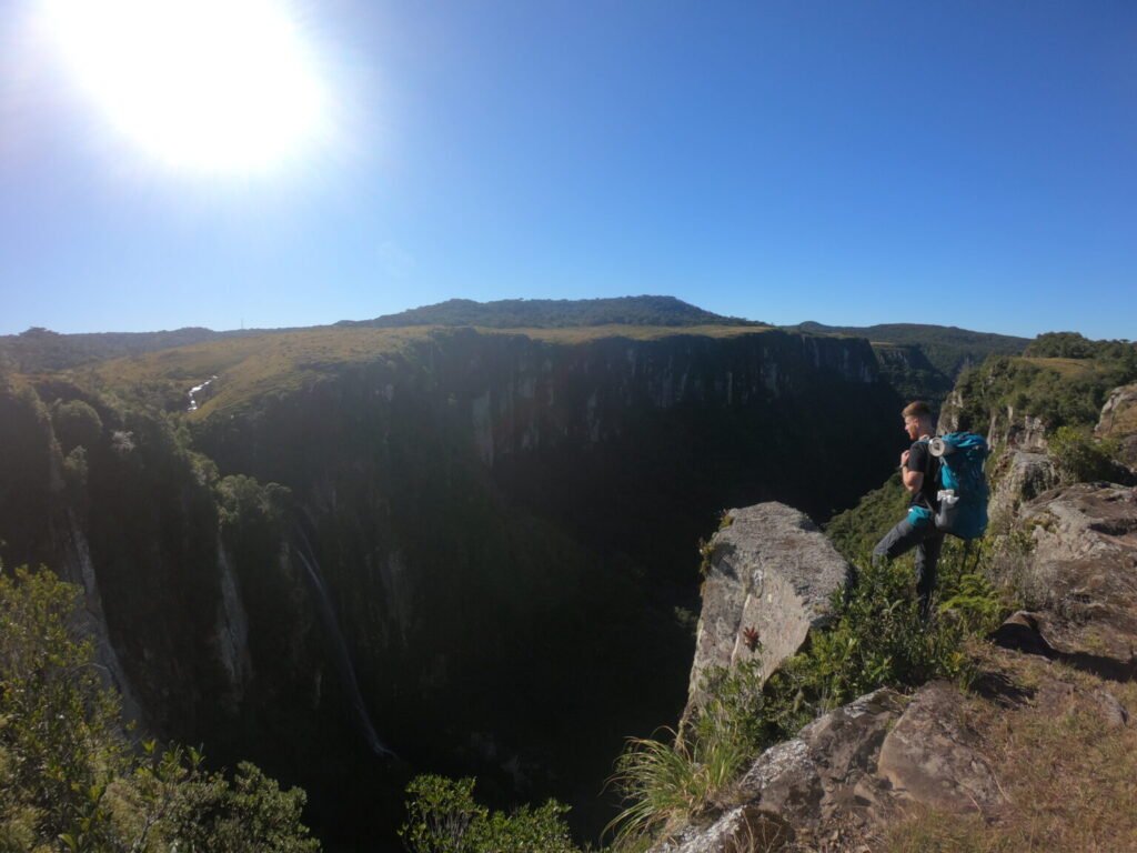 Vem aí um parque com 5 cânions e várias cachoeiras na Serra Gaúcha 3 pedras brancas creditos viva las trips - Acontece Gramado