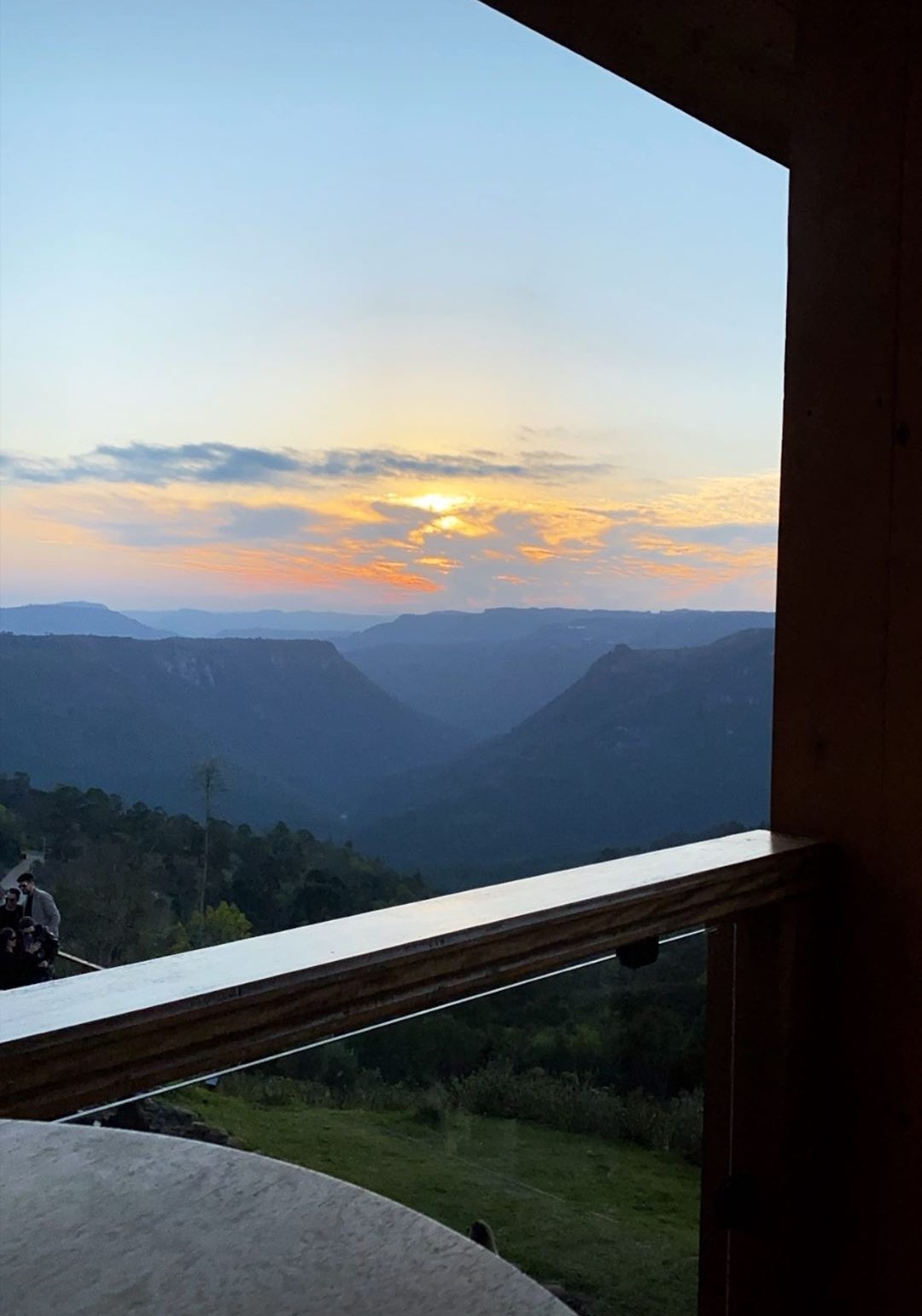 Munik Nunes se revolta com restaurante em Gramado “Péssimo” 1 po do sol - Acontece Gramado