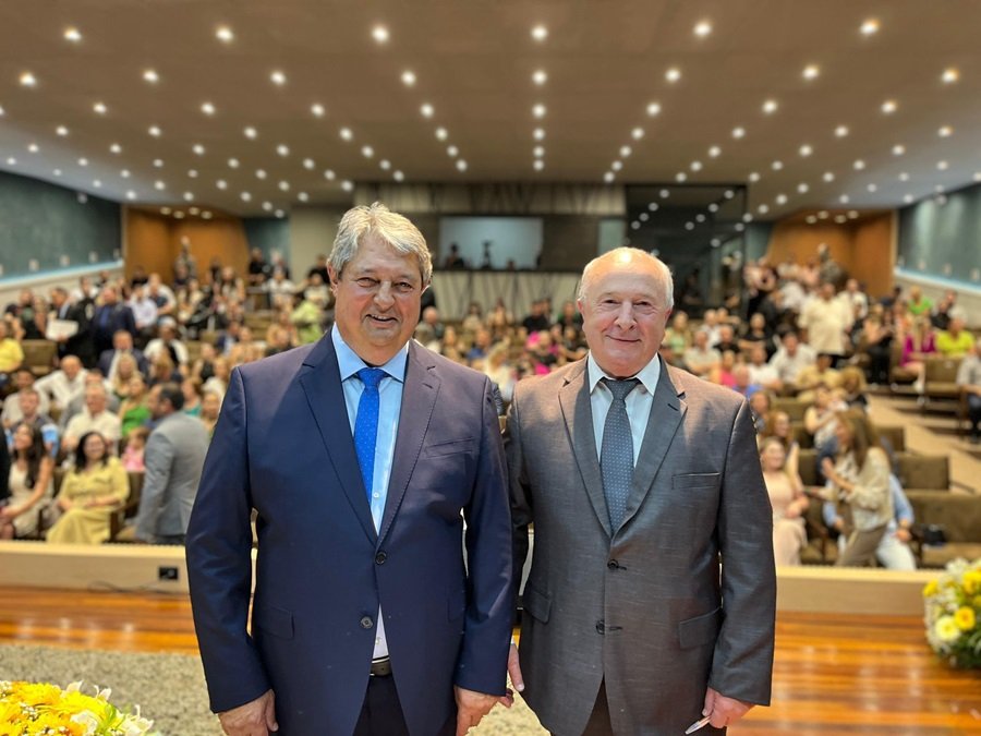 Nestor e Luia são empossados para novo mandato com o Secretariado em Gramado 1 posse nestor e Luia - Acontece Gramado