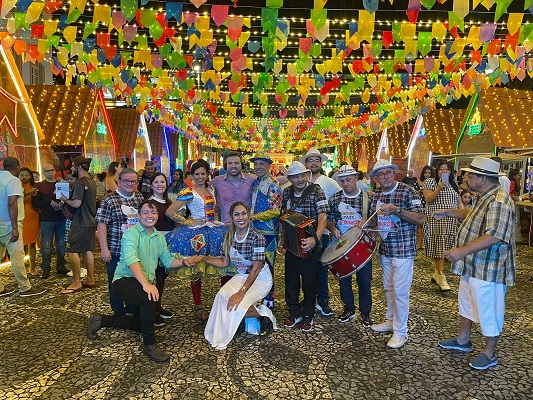 Fecomércio compartilha projetos festivos com federações estaduais e CNC 1 tia lu - Acontece Gramado