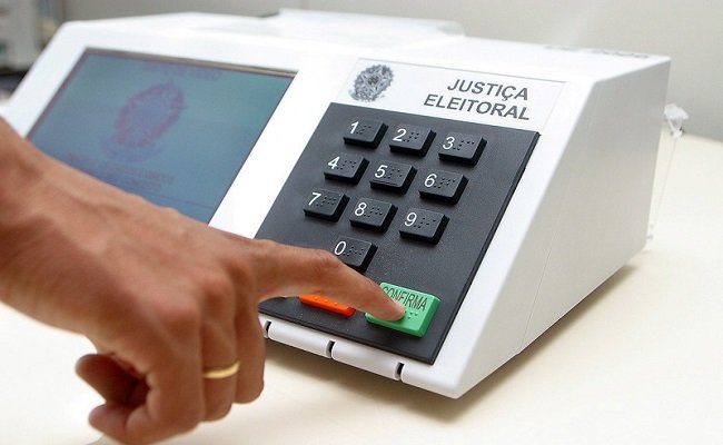Sobe para 34.564 em Gramado e, 35.381 em Canela, o número de eleitores para 2024 1 urna eletronica 6 - Acontece Gramado