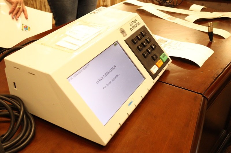 Prazo para fazer, revisar e transferir título eleitoral é ampliado até 23 de maio no RS 1 urna - Acontece Gramado