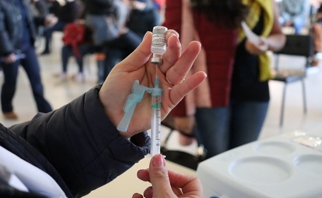 Vacina bivalente é liberada para aplicação em toda população com 18 anos ou mais em Canela 1 vacina 5 - Acontece Gramado