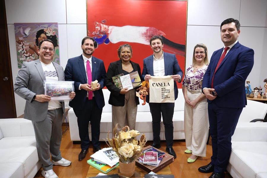 Prefeitura de Canela busca apoio do Ministério da Cultura para revitalizar o Teatrão 1 Em Brasilia - Acontece Gramado