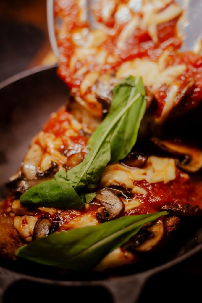 O Maquinista Emporio Canela Parmegiana aos Cogumelo - Acontece Gramado