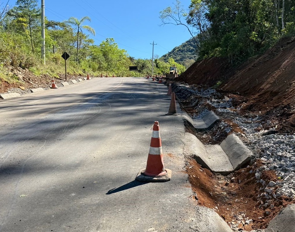 Prefeitura de Gramado conclui reconstrução da Estrada da Linha 28 1 Estrada Linha 28 recuperada 2 - Acontece Gramado