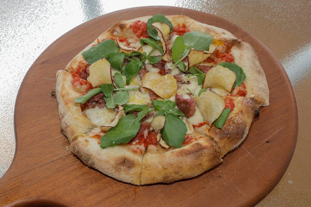 Festival de Gastronomia de Gramado anuncia Restaurantes selecionados para 2025. Curadoria inédita teve foco em inclusão e sustentabilidade 1 Festival de Gastronomia 2025 Curadoria dos Pratos Candidos pizza Raizes da Colonia Foto Cleiton Thiele SerraPress - Acontece Gramado