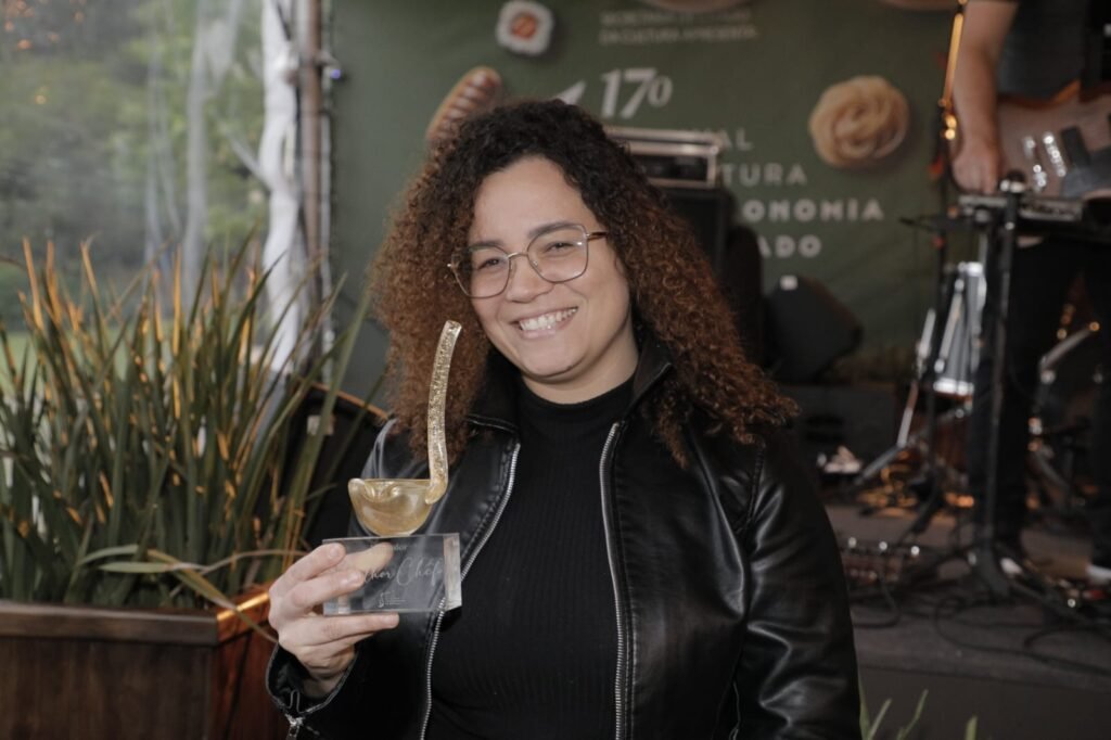 Rafaela dos Anjos Barreto vence o Concurso Melhor Chef em Gramado 1 Chef Rafaela e a grande vencedora do Concurso melhor Chef creditos Cleiton Thiele - Acontece Gramado