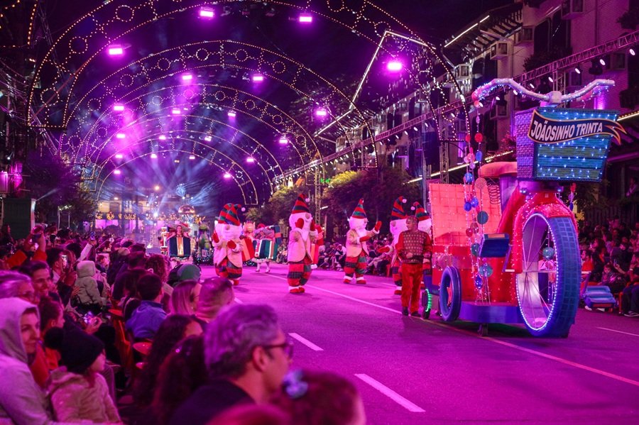 Espetáculos lotados marcam primeiro final de semana do 40° Natal Luz de Gramado 1 defile natal luz - Acontece Gramado