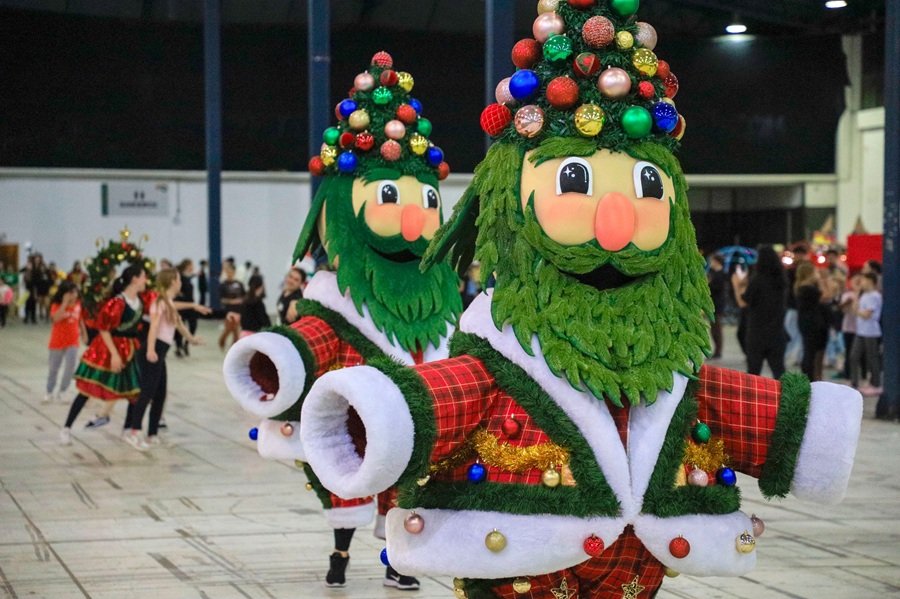 Grande Desfile terá novos carros, figurinos e personagens no 40° Natal Luz de Gramado 1 ensaio desfile foto cleiton2 - Acontece Gramado