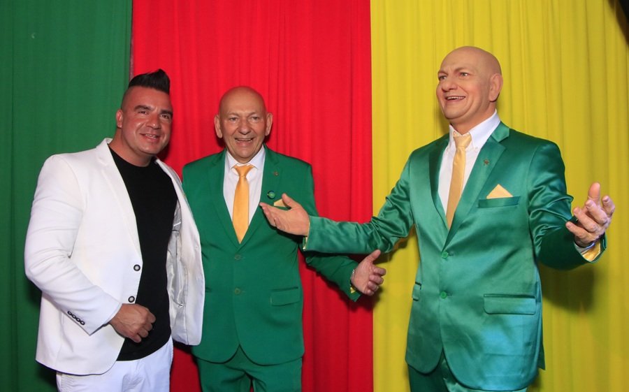 Diretor do Museu de Cera Elodir Correia Luciano Hang e personagem de cera inaugurado em Gramado - Acontece Gramado
