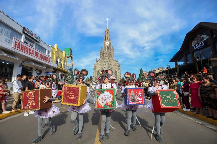 Sonho de Natal de Canela intensifica programação com desfiles e atrações inéditas 1 Paradinha de Natal - Acontece Gramado