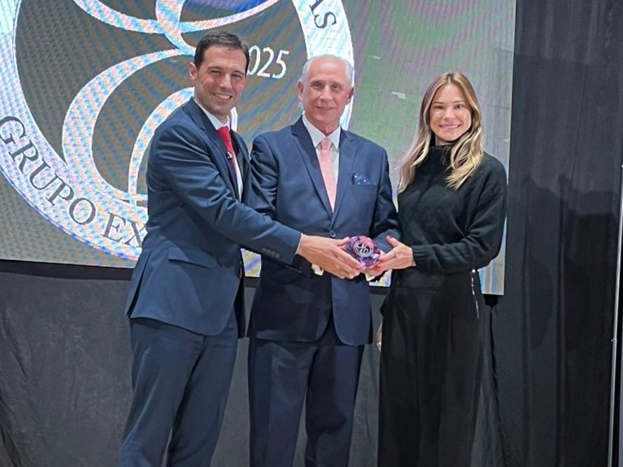 Alagoas recebe Troféu Silvia Zorzanello durante a Fitur, em Madri 1 Trofeu Silvia Zorzanello - Acontece Gramado