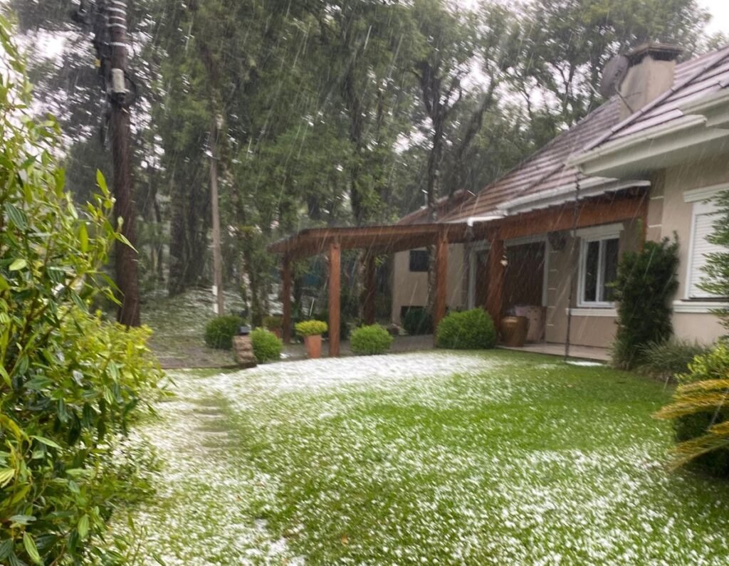 Tempestade de granizo atinge Gramado e Canela e mobiliza equipes de socorro 2 granizo 1 - Acontece Gramado
