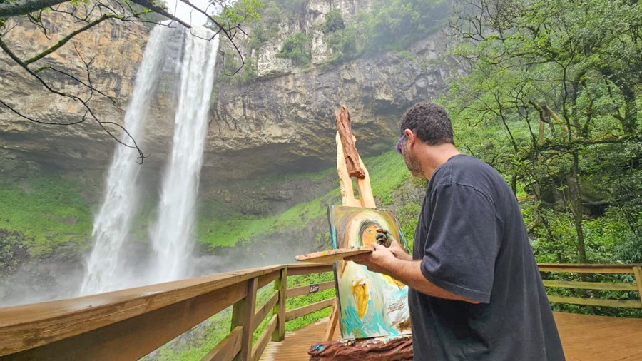 Pé da Cascata do Caracol recebe o artista Rafael Ferraraccio para pintura ao vivo 1 pe da cascata 2 - Acontece Gramado