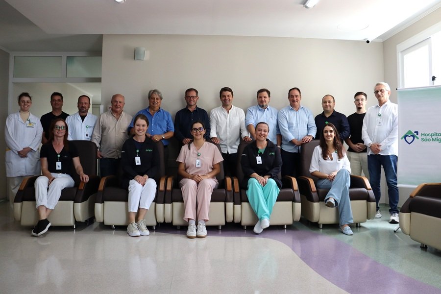 Hospital Arcanjo São Miguel recebe 52 novas poltronas para qualificar acolhimento de pacientes e acompanhantes 1 Novas poltronas hospital - Acontece Gramado