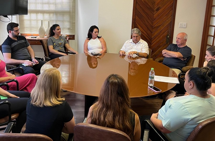 Entenda acordo entre Prefeitura de Gramado e esudantes universitários por subsídio no transporte 1 Reuniao acordo transporte universitario - Acontece Gramado