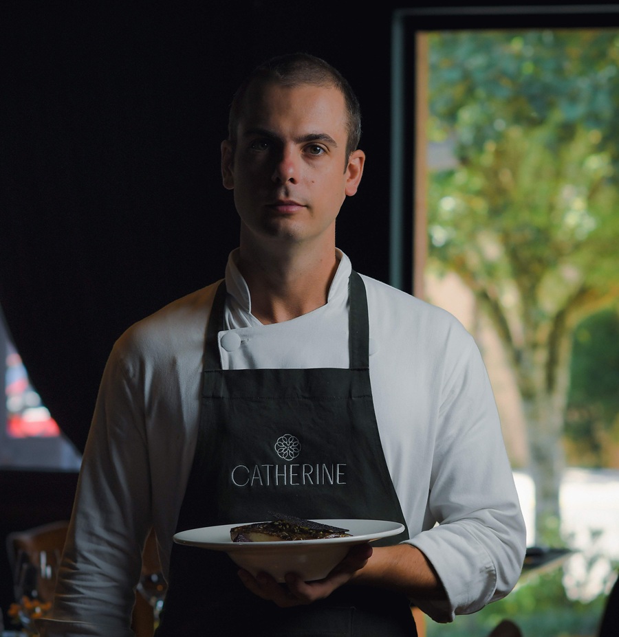 Almoço ao ar livre no sábado, 7, celebra o verão com menu de Nícolas Heckel na Praça das Rosas em Gramado 1 Catherine Nicolas Heckel creditos Marcos Moreira 3 - Acontece Gramado