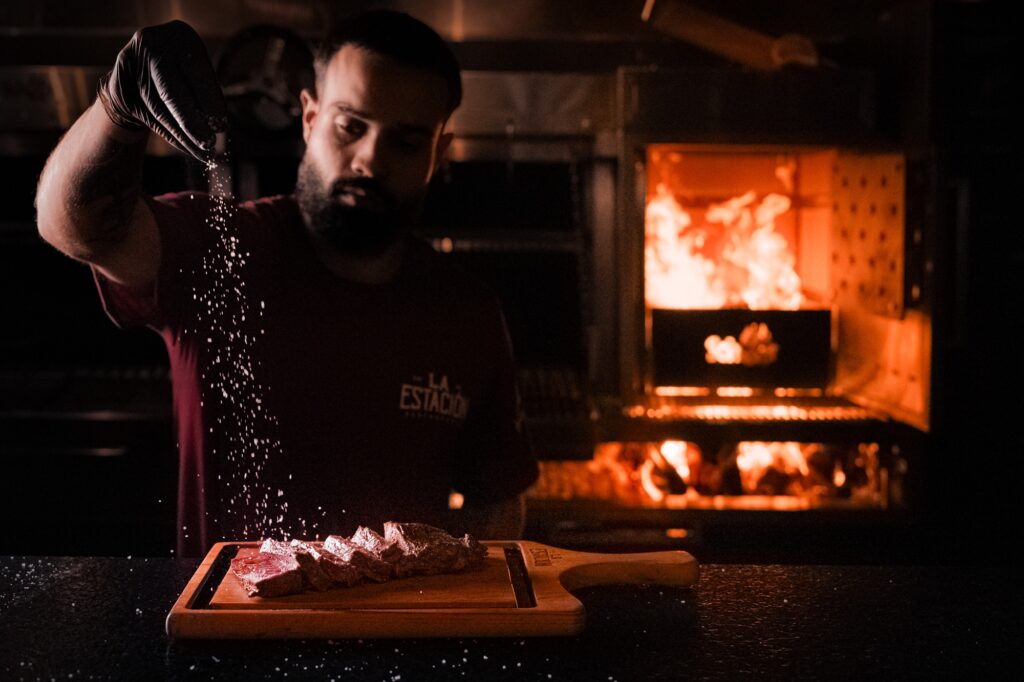Do início três meses antes da pandemia a um dos maiores restaurantes da região: Vem aí o novo La Estación Canela 2 LAESTACION carnes - Acontece Gramado