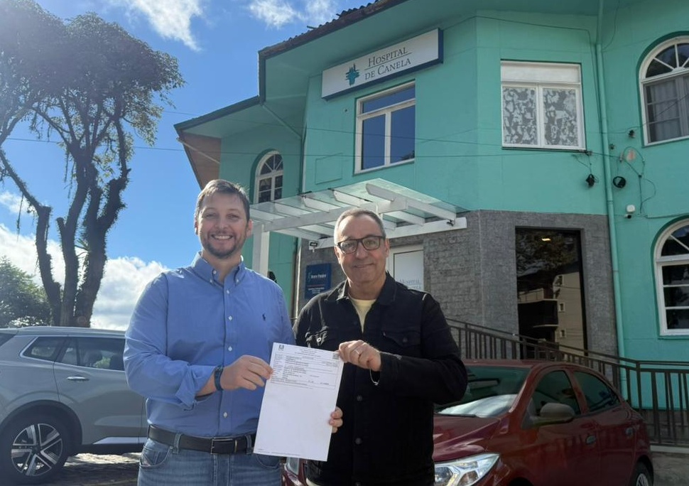 Hospital de Caridade de Canela obtém alvará sanitário após duas décadas sem regularização 1 Prefeito Gilberto e interventor - Acontece Gramado