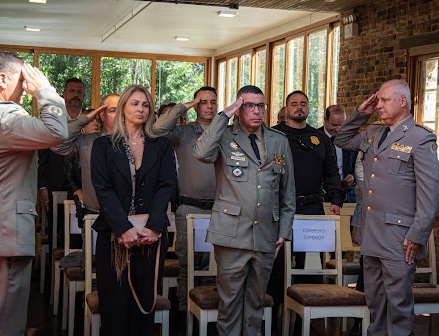 Coronel Becker assume o comando do CRPM Hortênsias em solenidade oficial 1 novo coronel - Acontece Gramado