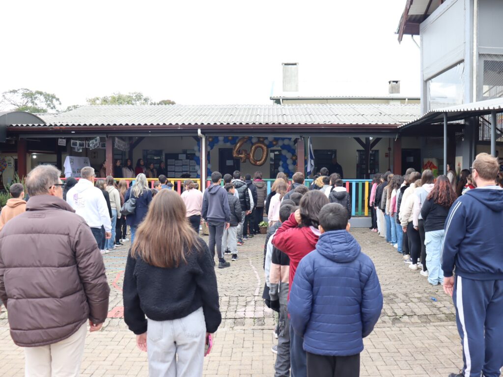 Escola Gentil Bonato celebra 40 anos de história em Gramado com homenagens e foco no crescimento 1 40 anos Gentil alunos - Acontece Gramado