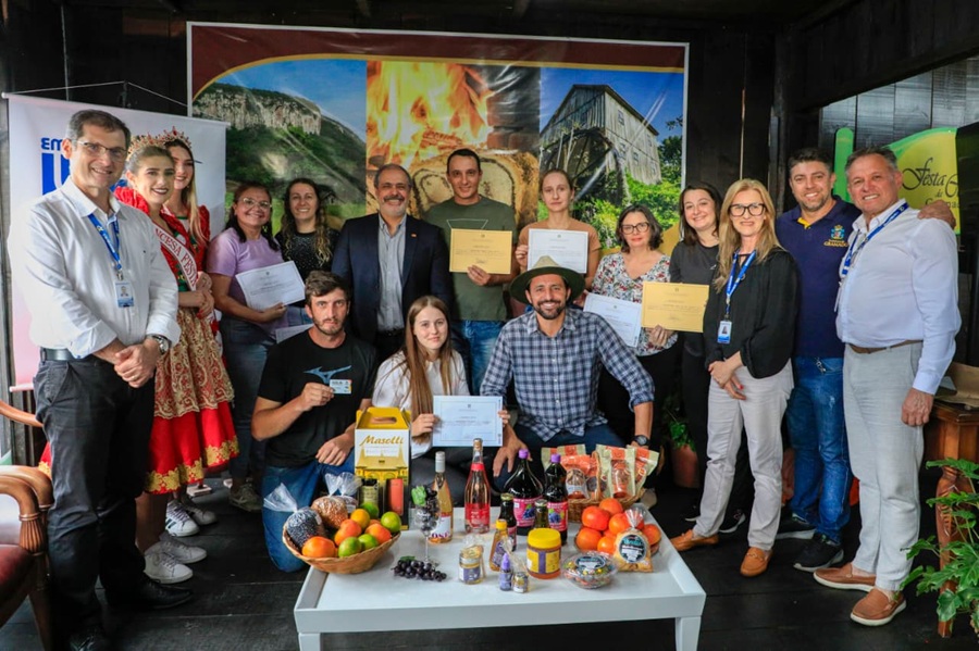 Agroindústrias gramadenses recebem certificação estadual na 35ª Festa da Colônia 1 certificados agroindustrias foto cleiton - Acontece Gramado