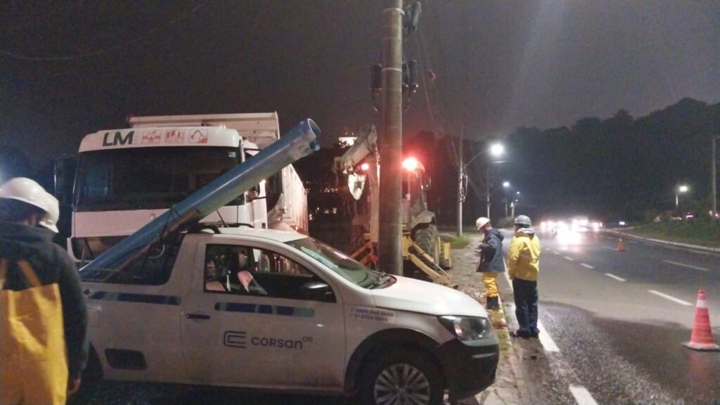 Rompimento de tubulação por empresa de energia deixa 12 bairros sem água em Canela 1 corsan canela - Acontece Gramado