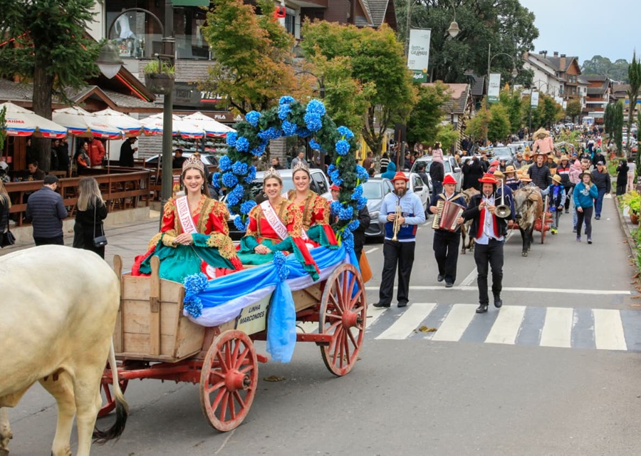 Último fim de semana da Festa da Colônia em Gramado tem programação especial 1 desfile foto cleiton2 - Acontece Gramado