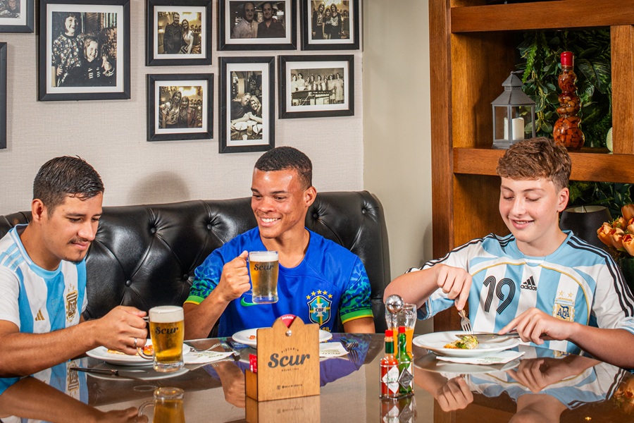 Pizzaria Scur lança campanha com caixas colecionáveis e chopp grátis na Copa do Mundo 1 scur copa mai26 013 - Acontece Gramado