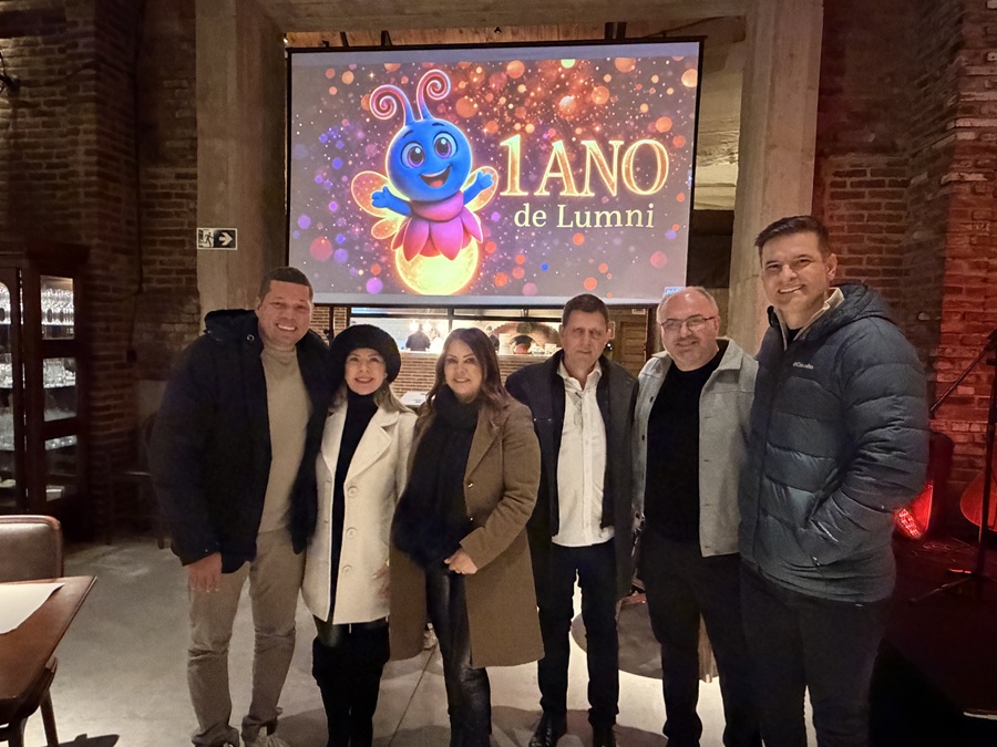 Lumni Experience comemora um ano em Gramado e lança livro sobre bastidores do projeto 1 Foto Lumni 1 ano.socios - Acontece Gramado