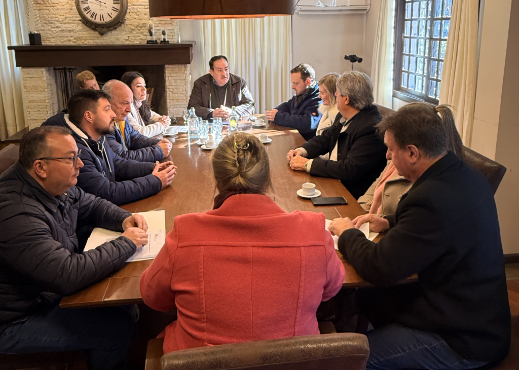 Câmara de Gramado antecipa devolução de duodécimo para acelerar cirurgias e zerar filas na saúde 1 Reuniao Camara e Prefeitura capa - Acontece Gramado