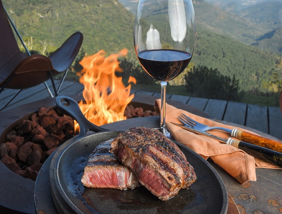 1835 Carne e Brasa, em Canela, conquista lugar entre os 100 melhores restaurantes do brasil 1 1835 Carne e Brasa Institucional 01 Cred Mandabrasa - Acontece Gramado