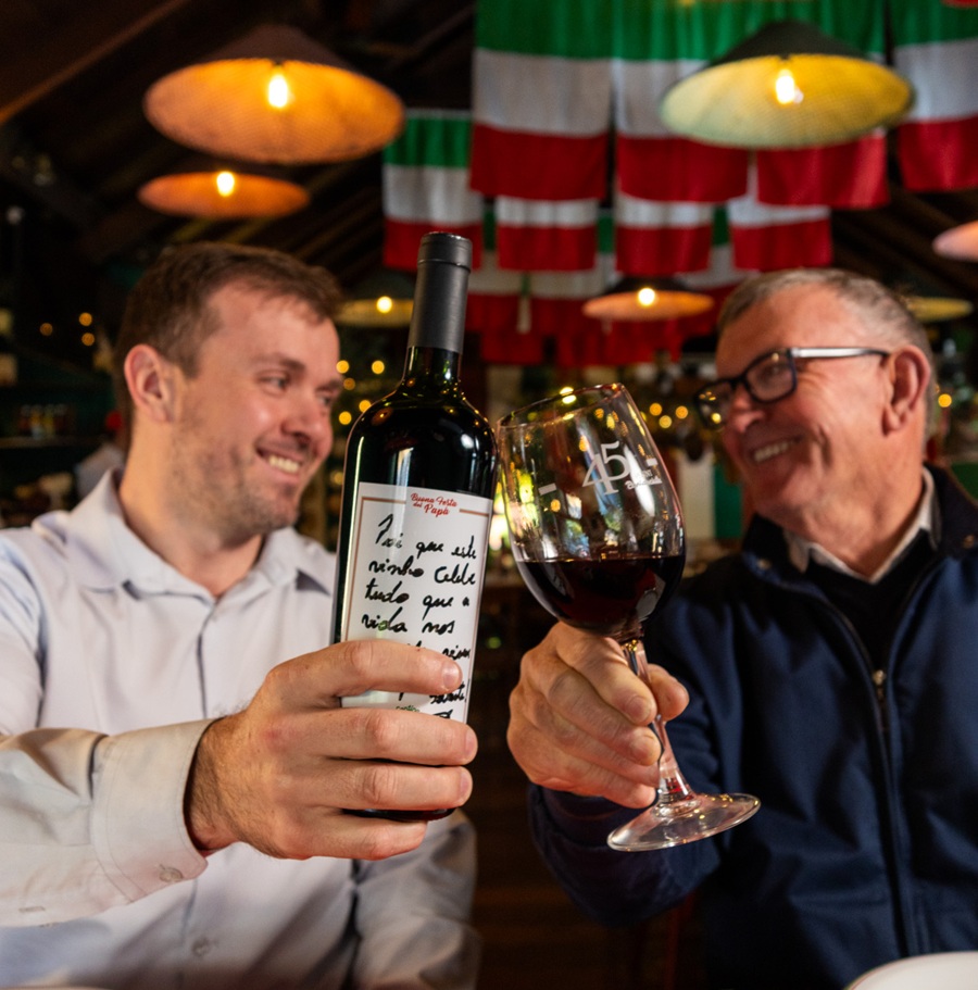 Cantina Pastasciutta lança garrafa personalizada para o Dia dos Pais em Gramado e região 1 IMG 0305 - Acontece Gramado