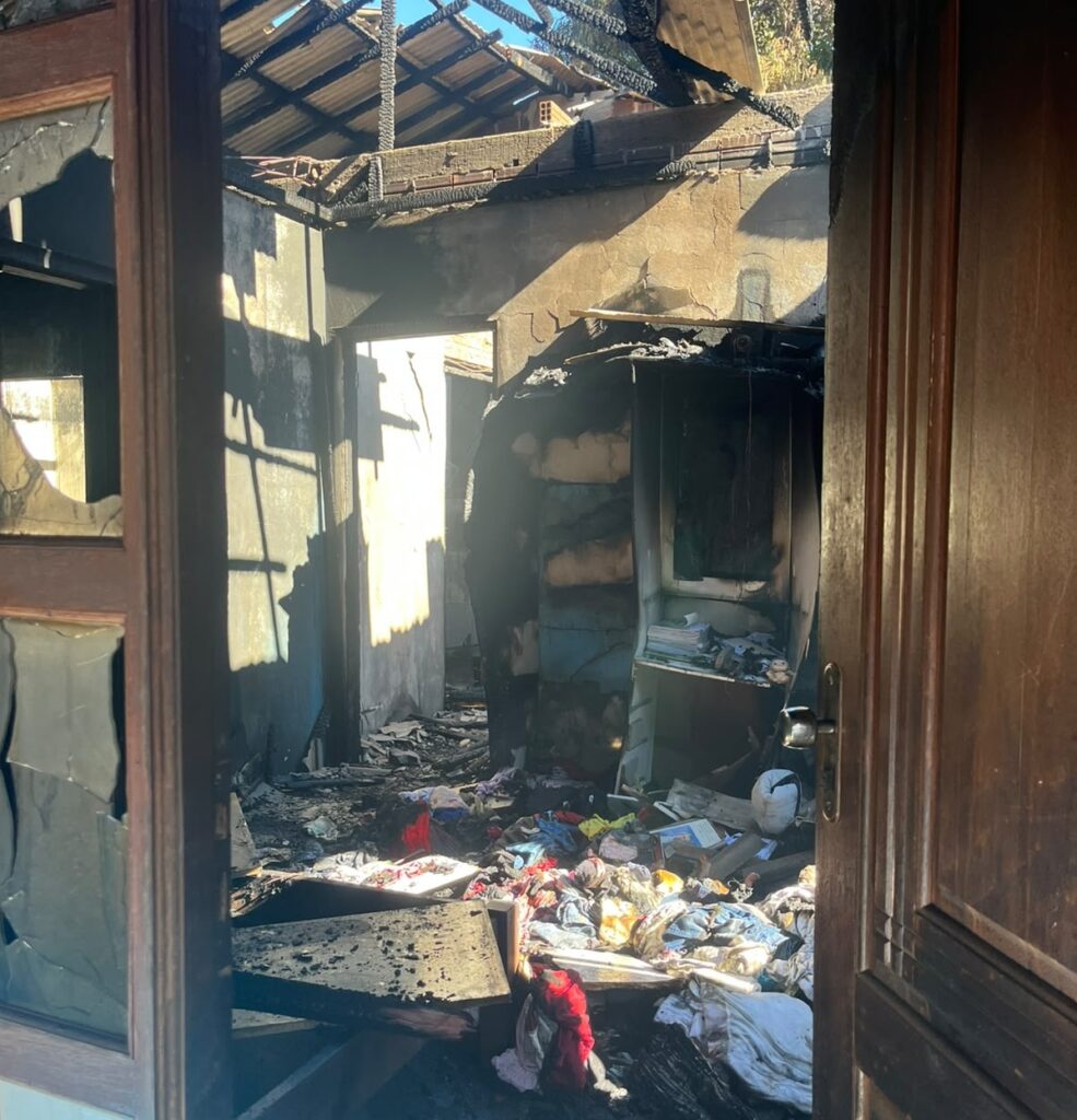 Homem coloca fogo em casa de ex-companheira em Canela. Família pede ajuda para reconstrução 2 Inendio canela 3 - Acontece Gramado