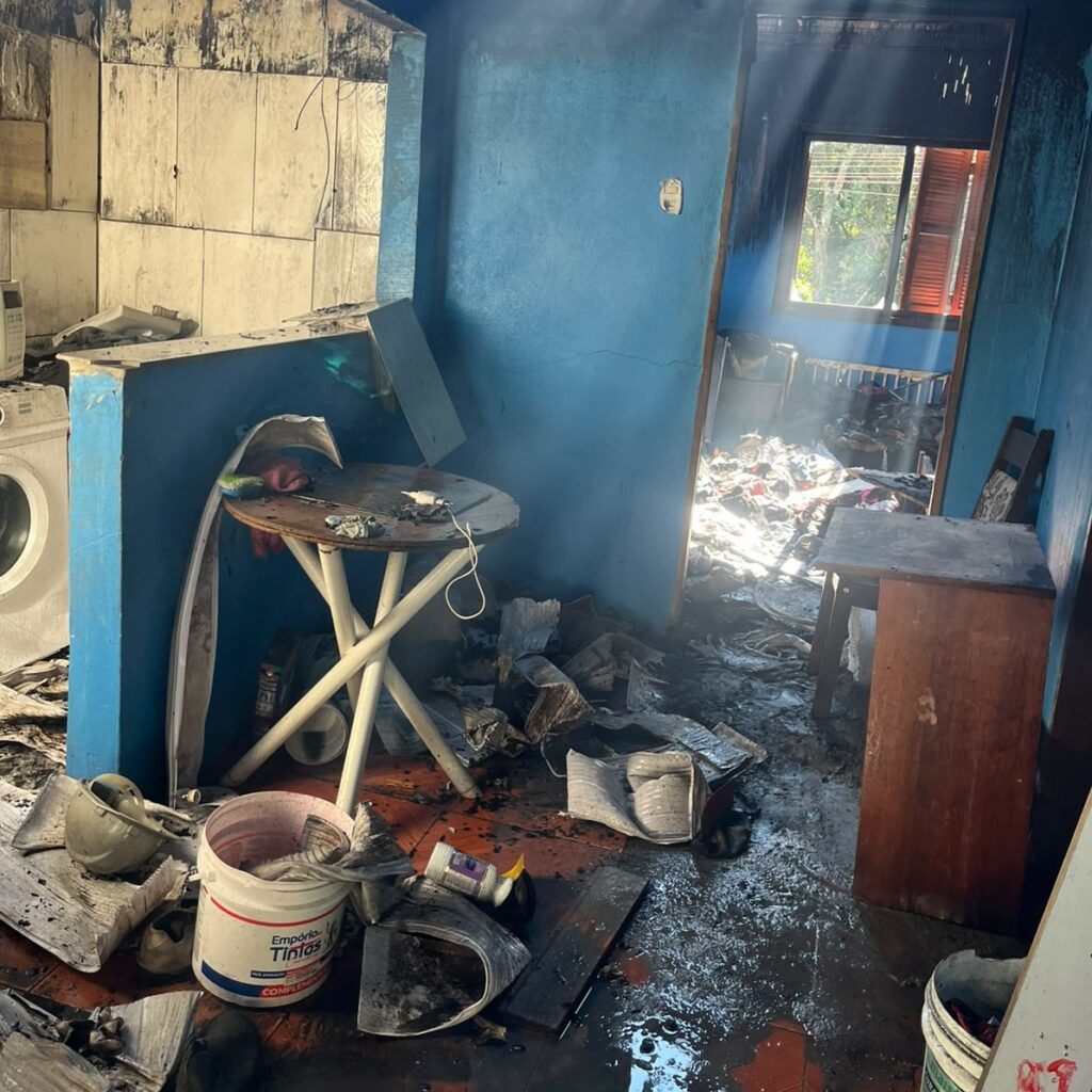Homem coloca fogo em casa de ex-companheira em Canela. Família pede ajuda para reconstrução 1 Inendio canela 5 - Acontece Gramado