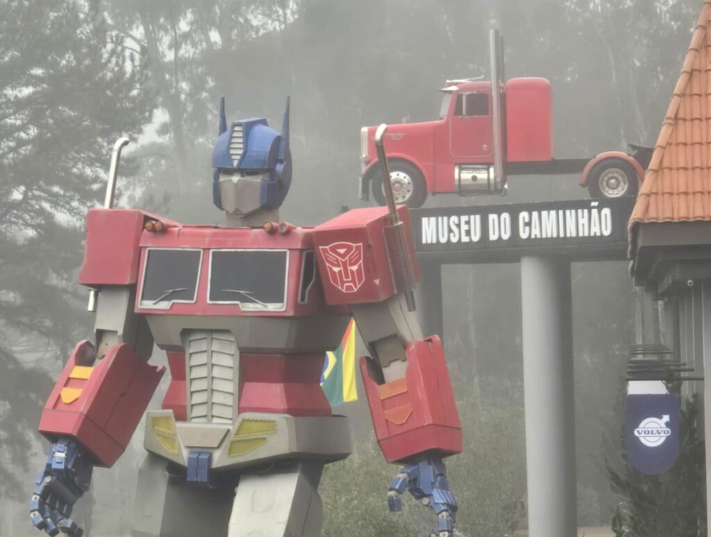Optimus prime gigante desembarca em Canela, na serra gaúcha, e vira nova atração turística 1 Museu do caminhao capa - Acontece Gramado
