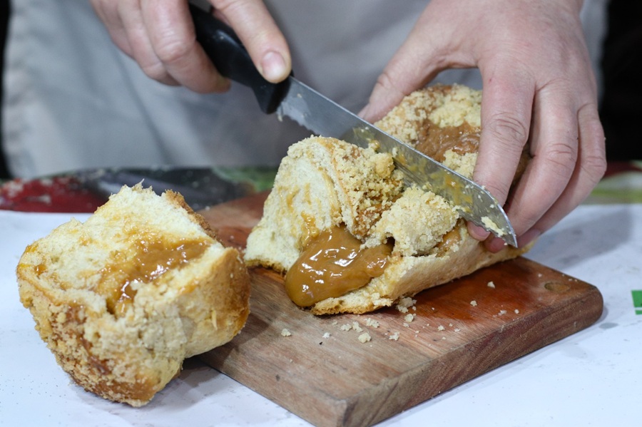 32ª Festa Colonial de Canela abre programação com cardápio recheado de tradições e novidades 1 Publico podera provar diversas delicias feitas pelas familias produtoras do interior de Canela Julio Dias - Acontece Gramado