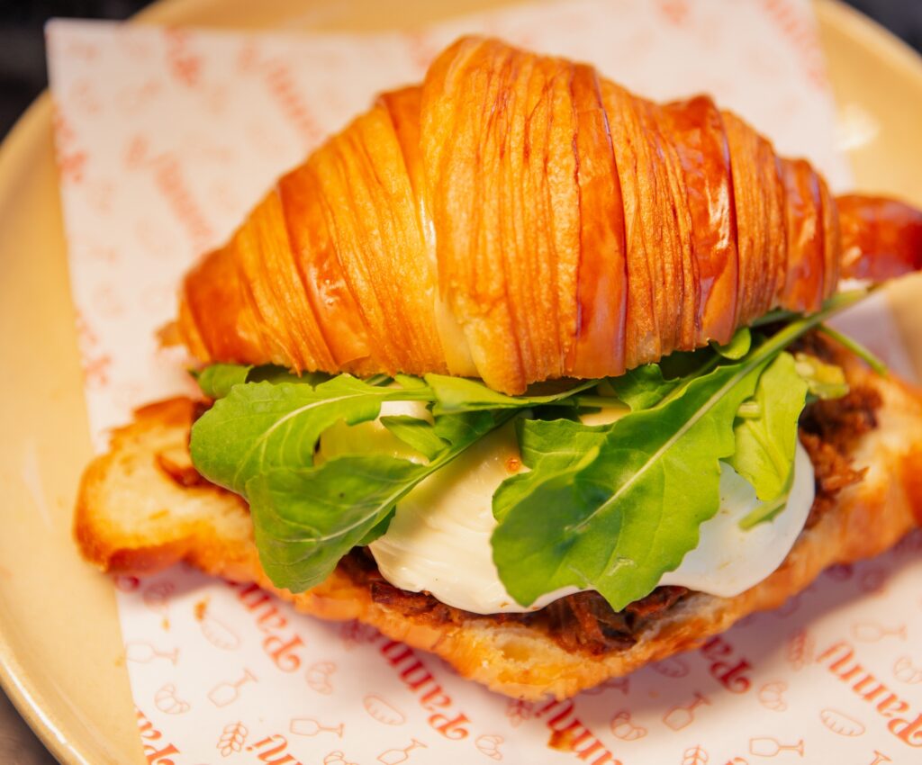 Sabores de Canela na rua e com alta gastronomia: Festival inicia dia 2 na Praça João Corrêa 6 Croissant Serrano Panni - Acontece Gramado