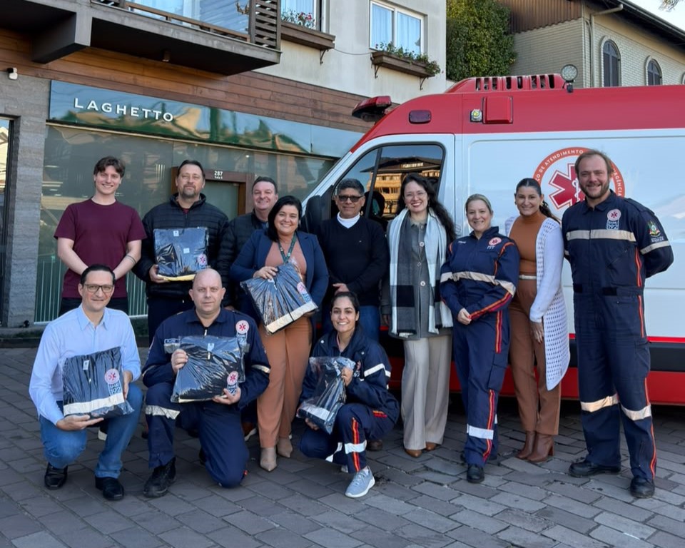 Laghetto doa novos uniformes para equipe do Samu de Gramado 1 Doacao Laghetto 1 - Acontece Gramado