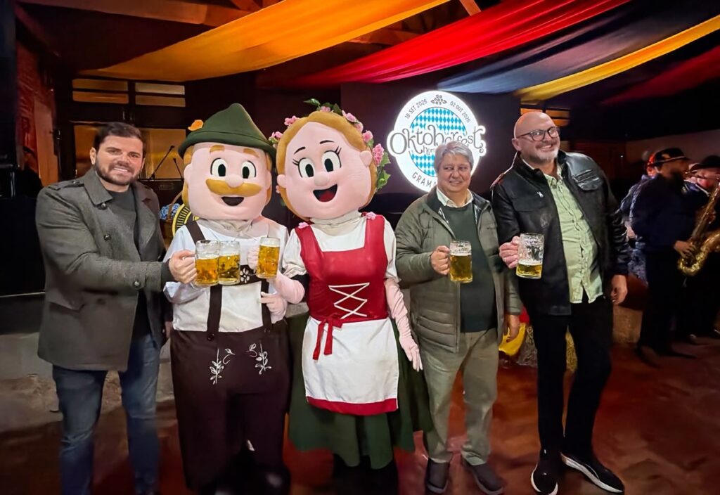 Oktoberfest Gramado acontece de 18 de setembro a 02 de outubro. Evento anuncia atrações e programação 1 Marcos Slongo Fritz e Frida prefeito nestor Tissot e Altreiter presidente da Sciedade Ipiranga - Acontece Gramado