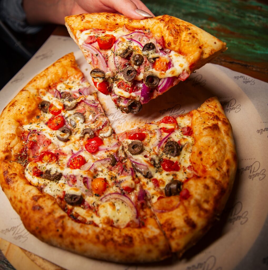 Sabores de Canela na rua e com alta gastronomia: Festival inicia dia 2 na Praça João Corrêa 12 Pizza Santa Clarita - Acontece Gramado