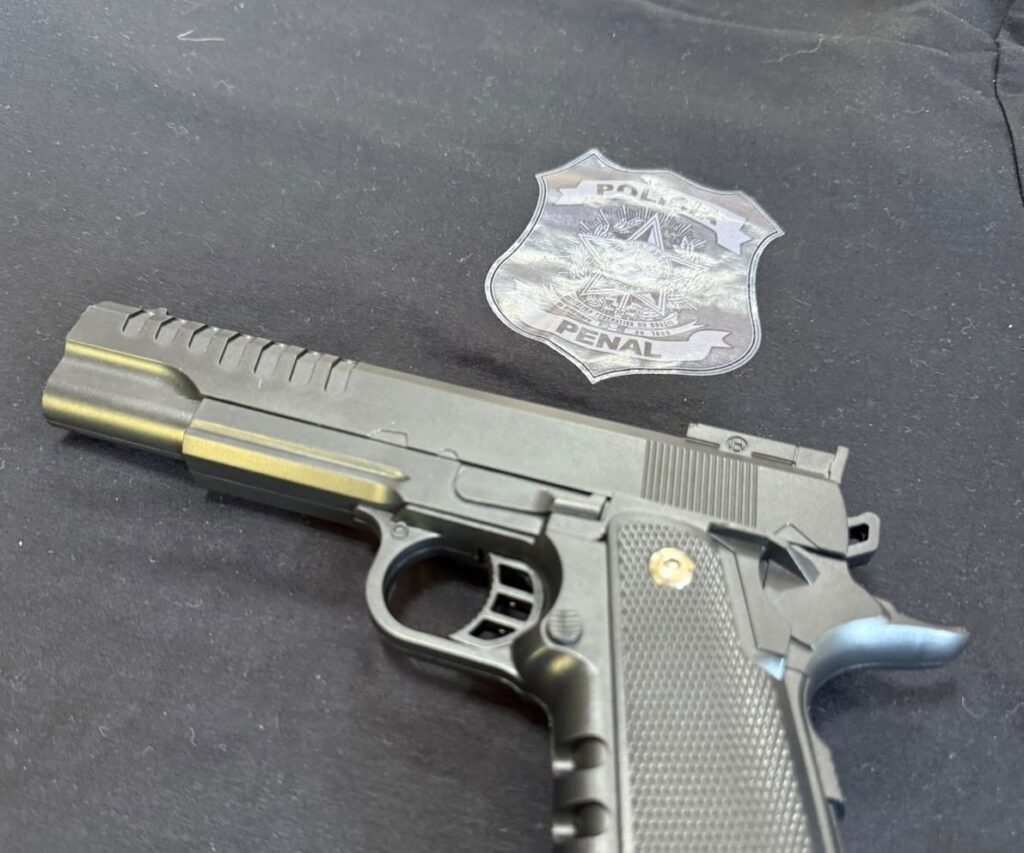 Falsa policial é alvo de mandados de busca e apreensão em Canela 1 falsa policia - Acontece Gramado