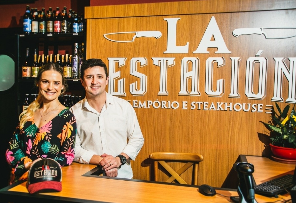 La Estación Canela entra para lista de restaurantes destaques mundiais do Travellers’ Choice 2026 2 Adri e leandro - Acontece Gramado