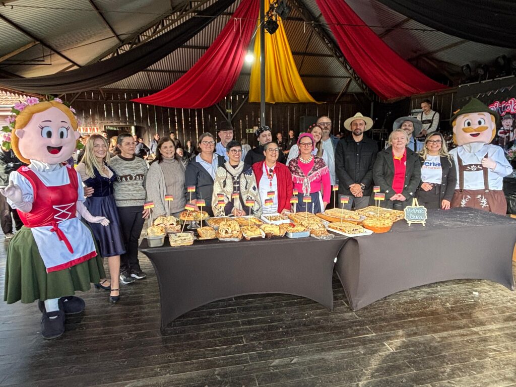 Inscrições para o concurso "A Melhor Cuca do Brasil" na Oktoberfest Gramado encerram em 6 de setembro 1 Jurados e dez finalistas do Concurso em 2025. Creditos Oktoberfest Gramado - Acontece Gramado