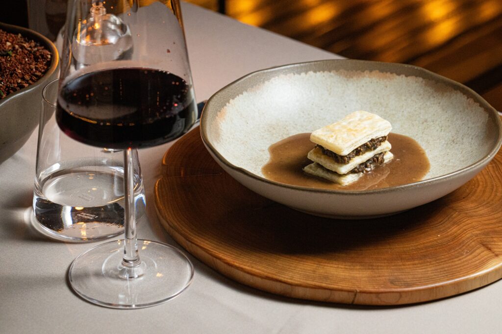 Beterraba fermentada, peixe e trufa: Osteria di Lucca em Gramado apresenta novo Menu Degustação 1 Novo Menu degustacao Osteria di Lucca 2 - Acontece Gramado