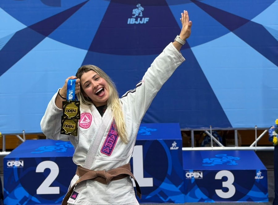 Laura Vidal, atleta de Gramado, conquista dois títulos no Kuala Lumpur Open de jiu-jitsu na Malásia 1 laura - Acontece Gramado