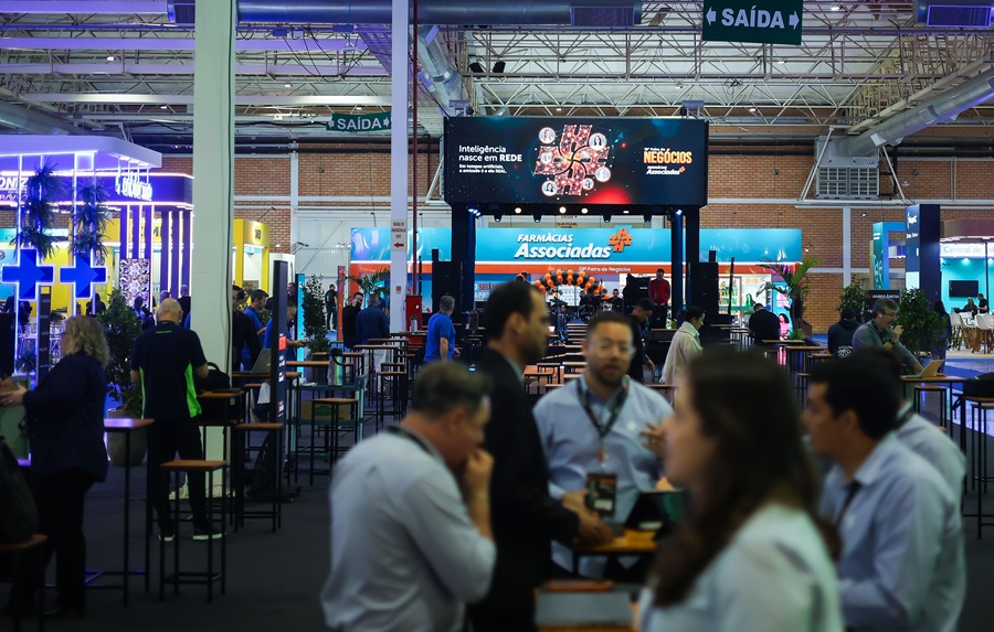 Feira da Rede Farmácias Associadas recebe 4 mil visitantes e deve movimentar R$ 135 milhões em Gramado até 19 de outubro 1 14OUT26 Gerais da Feira 2.jpg - Acontece Gramado