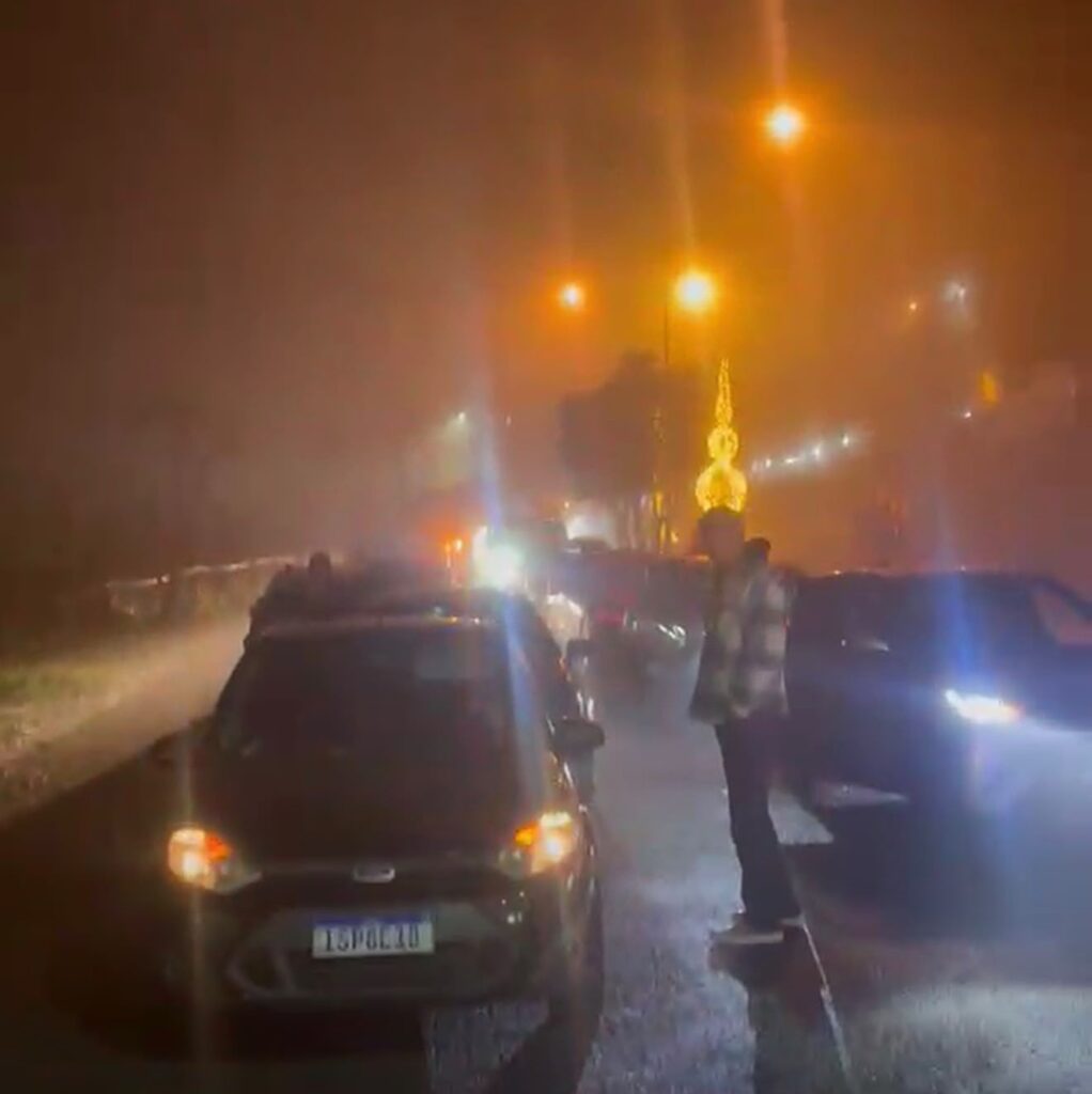 Impasse com motoristas de aplicativo provoca fechamento de cancelas na saída do Nativitaten 2 Nativitaten 2 - Acontece Gramado