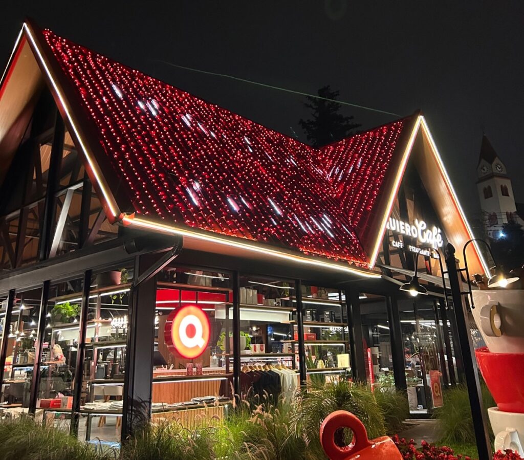 Quiero Café Gramado apresenta decoração de Natal com árvore de três metros e foco na acessibilidade 1 quiero cafe - Acontece Gramado